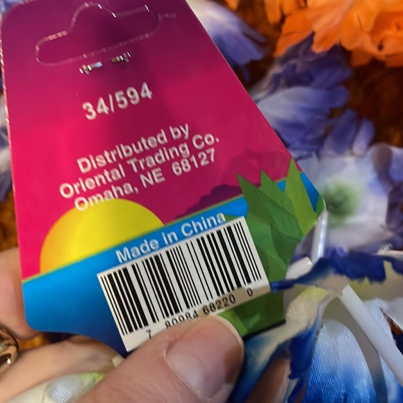 Bundle of Hawaiian 🌺 leis most brand new - Picture 5 of 5